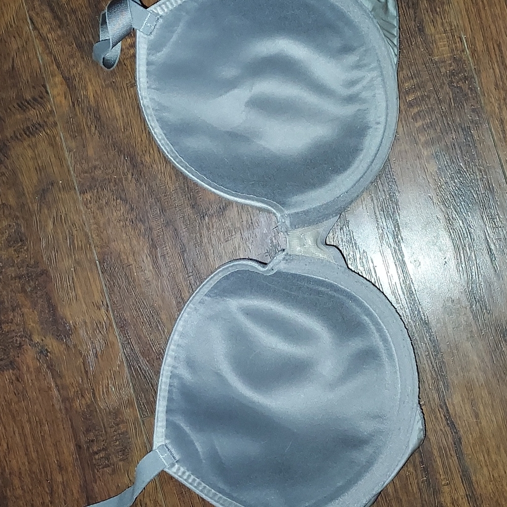 Victoria's Secret Bra - Picture 4 of 6